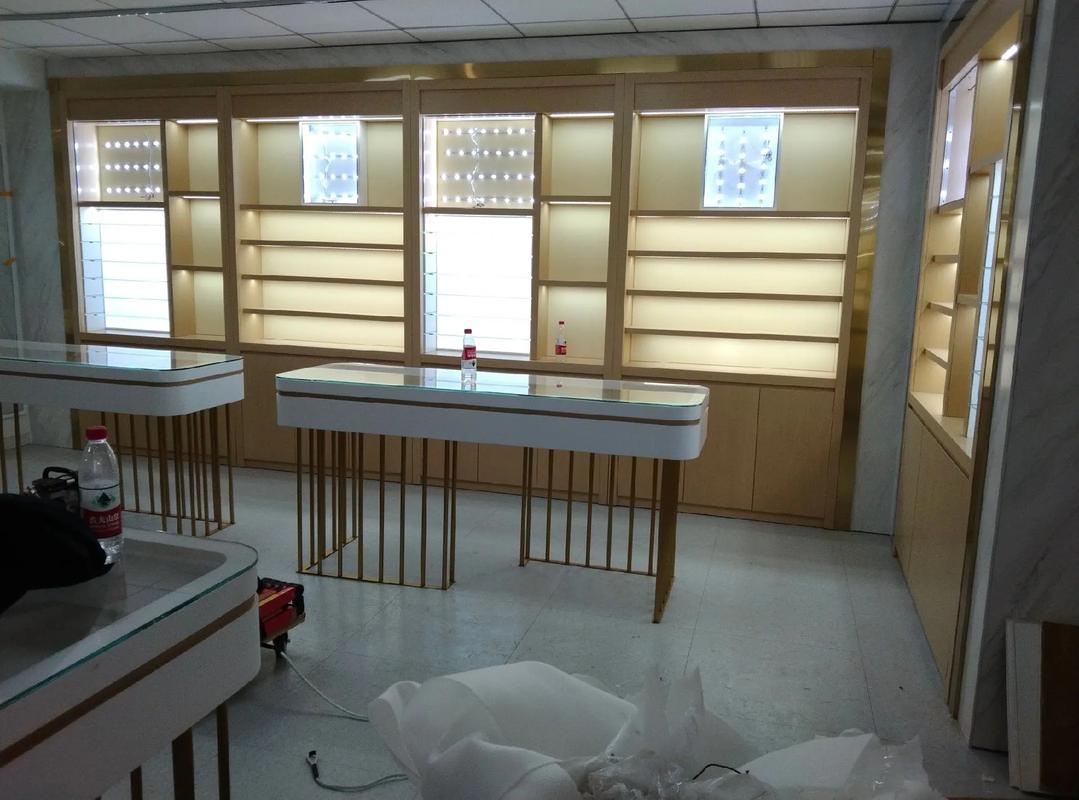 上海楼店商会装修工程进入尾声 聚焦眼镜店装修与展示柜设计安装