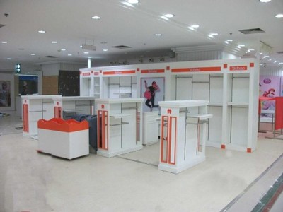 服装展柜苏州诚鸣展柜厂设计定制安装